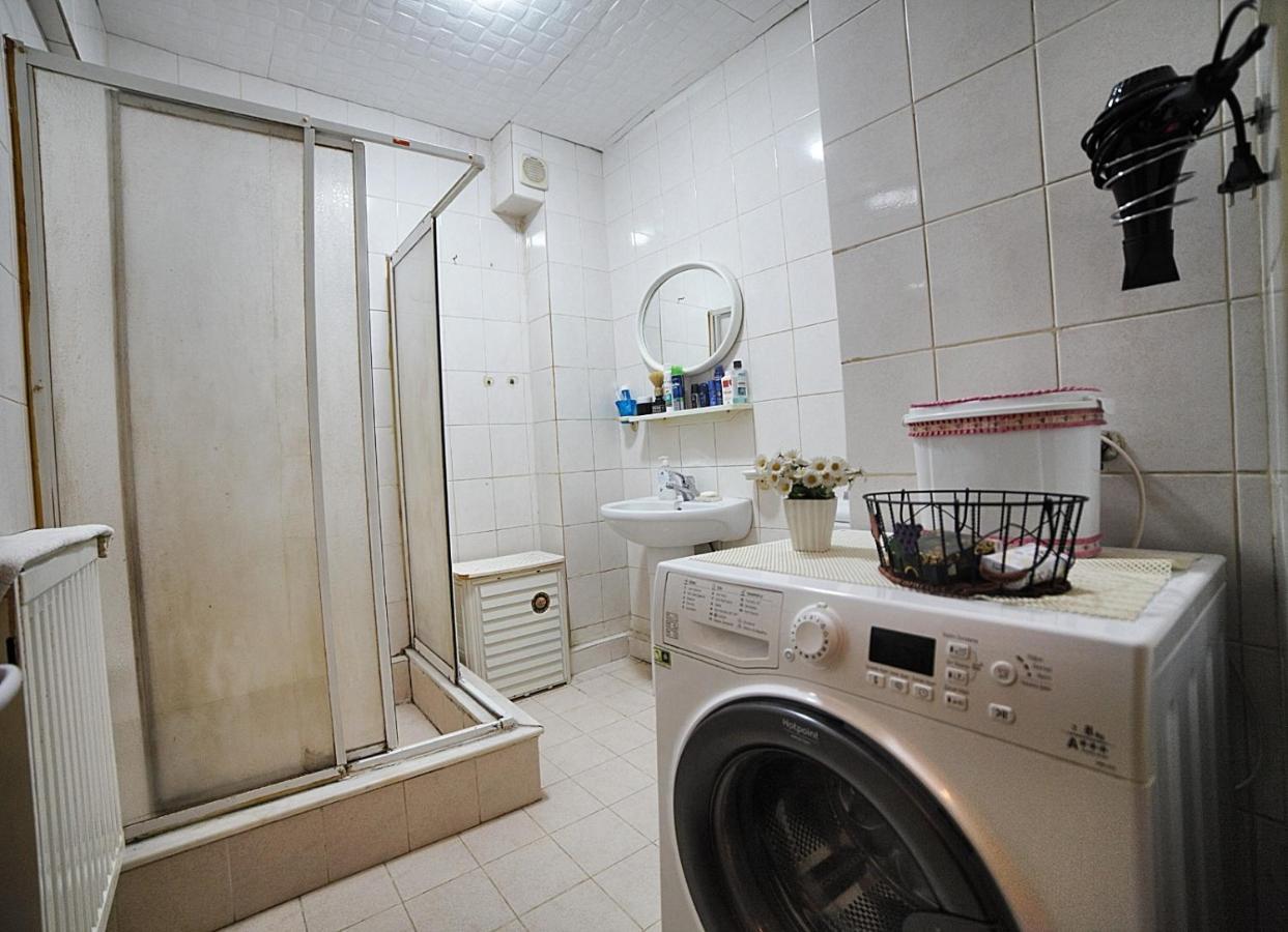 Private Room Close To Merter And Gungoren Textile Center Istanbul Exterior foto