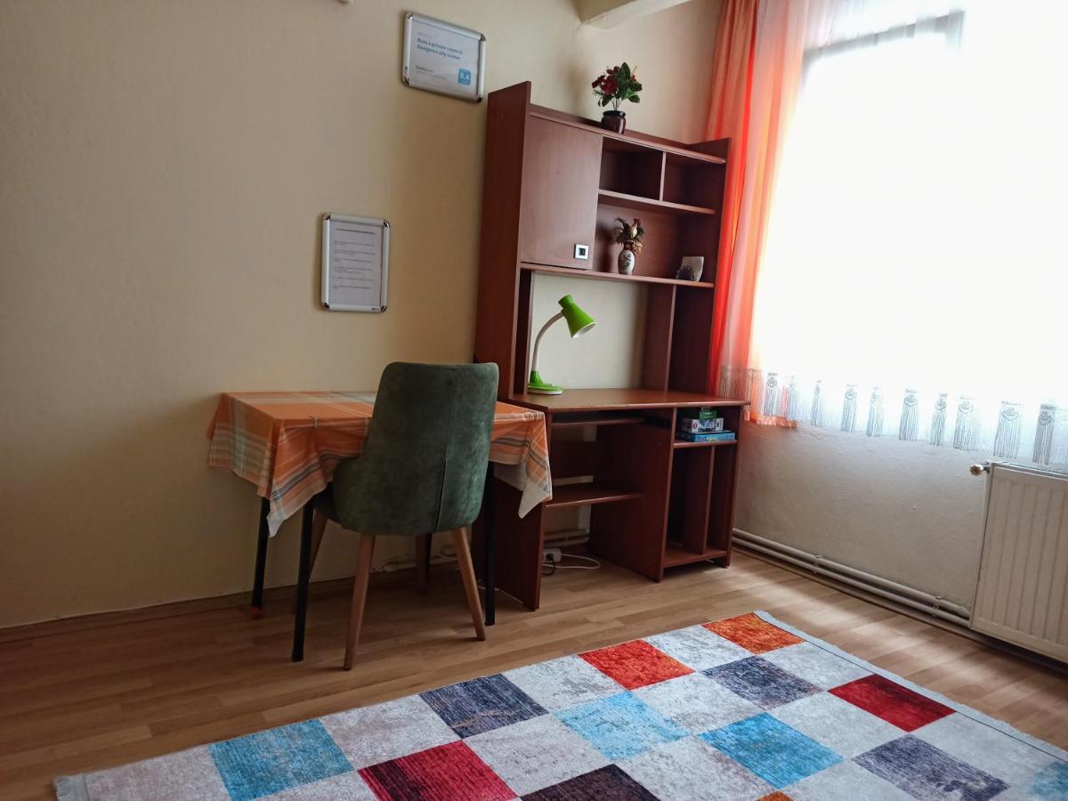 Private Room Close To Merter And Gungoren Textile Center Istanbul Exterior foto